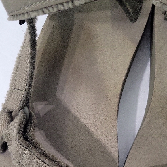 Teva  Unisex Green Olive Color Sandals Size 11 - Picture 11 of 15